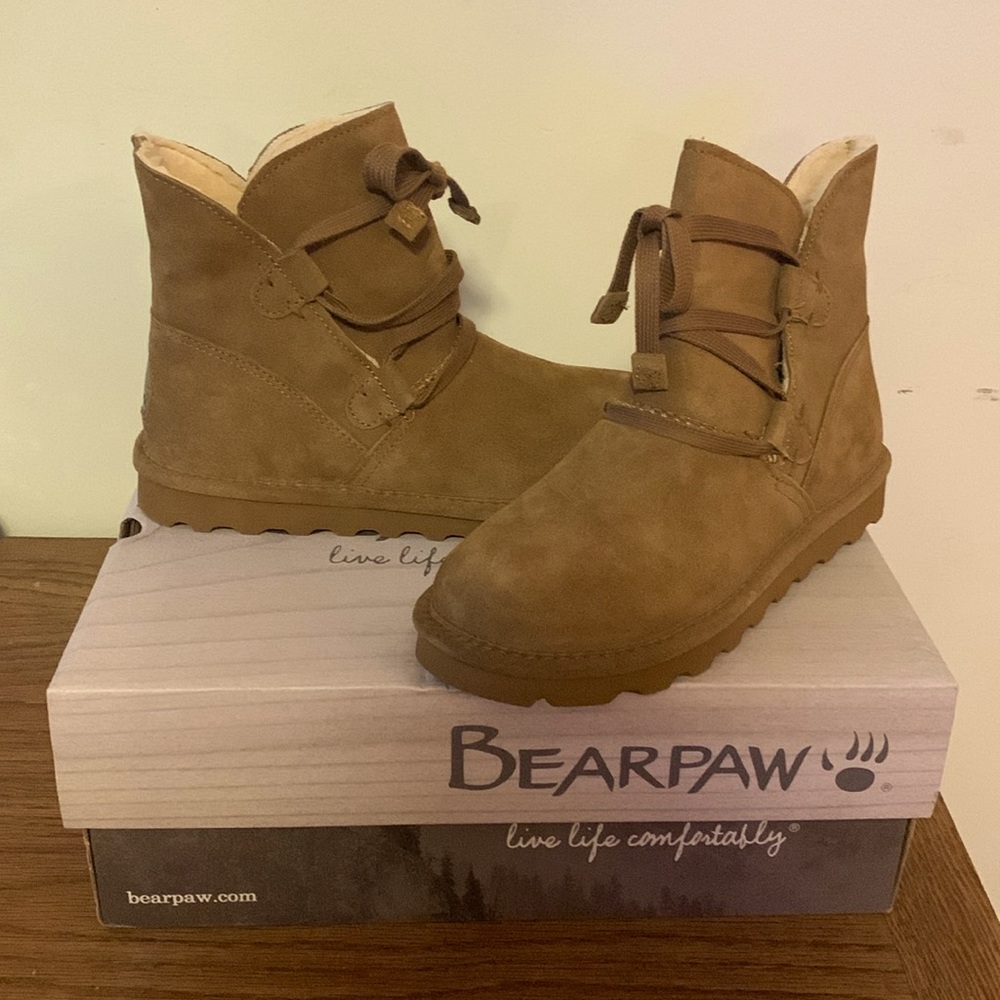 BEARPAW Suede Tan Ankle Boot Bootie Size 7 M “Zora” New in Box